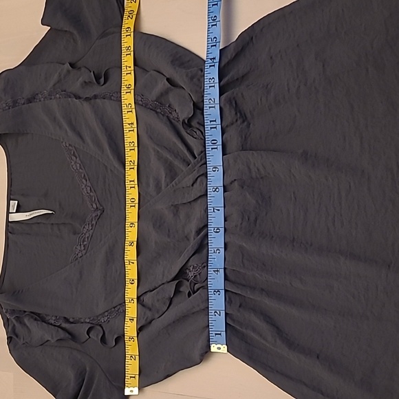 EUC Lauren Conrad Charcoal Grey Peasent Blouse with Builtn Camisole - Picture 5 of 15